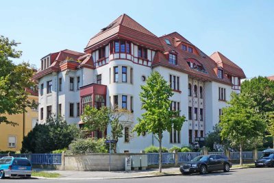 Striesen, stilvoller Altbau: Lift + Wanne + EBK mgl.*