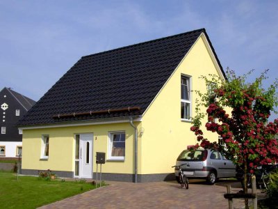 Preis = ohne Eigenleistungen! FBH, L/W-Wärmep., Ton-Dachsteine, etc. - Grundstück inkl.!!