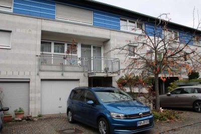 Gepflegtes Reihenhaus mit vier Zimmern und EBK in Renningen, Renningen