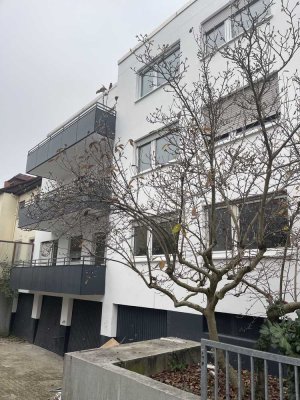 Wunderschöne 3-Zimmer-Wohnung nach einer umfassenden Renovierung mit 2 großen Balkonen in Karlsruhe.