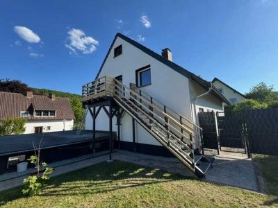 Erstbezug nach Komplettrenovierung 4,5-Zimmer-Maisonette-Wohnung mit Garten und Balkon