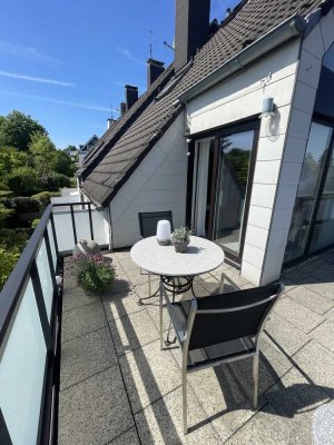 Maisonette-Wohnung mit "Haus-im-Haus" Charakter, Einbauküche, offenem Kamin, Balkon und Einzelgarage