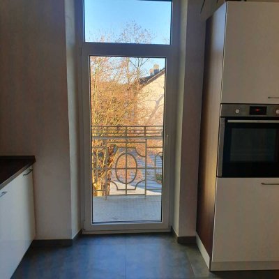 Stilvolle, sanierte 4-Raum-Wohnung mit Balkon und EBK in München Moosach