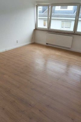 Geschmackvolle 2-Raum-Wohnung mit gehobener Innenausstattung mit Balkon und EBK in Mainz-Kastel