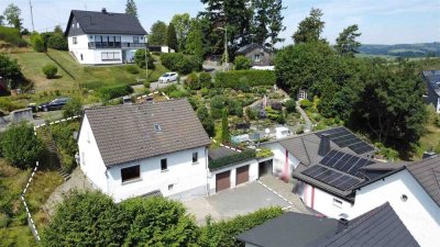 Preiswert wohnen im beliebten Reichshof-Wildberg: Wohnhaus mit Doppelgarage