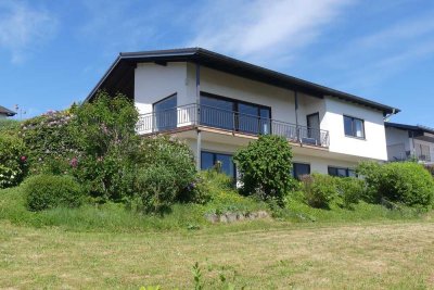 ***Traumhafte Aussicht! Wohnhaus mit großem Garten in ruhiger Wohnlage, direkt in Erbach***