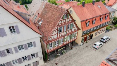 Kapitalanlage: Wohn- & Geschäftshaus in Toplage mit 7 Stellplätzen