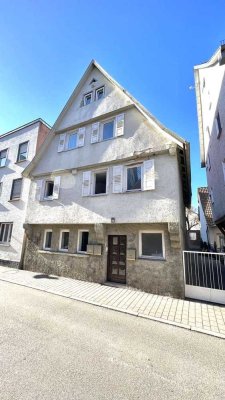 PROVISIONSFREI! - 3-Familienhaus im Herzen v. Lauffen! -Ausbau & Wertsteigerungspotenzial vorhanden!