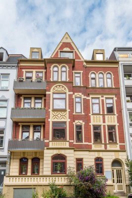 Altbau-Juwel über den Dächern Kiels: Großzügiges Wohnen mit Dachterrasse & Doppelgarage