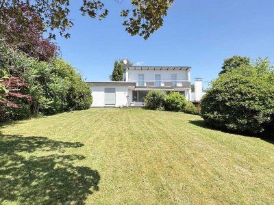 Architektenhaus mit Einliegerwohnung und Bürotrakt am Königsforst - Grundstück weiter bebaubar