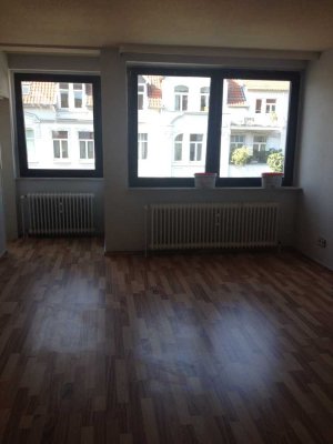 Kapitalanlage: Vermietete 2-Zi-Whg am Lister Platz