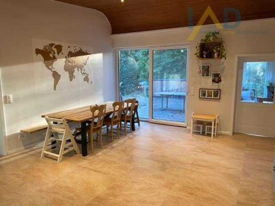 Stilvolles Einfamilienhaus mit großzügigem Grundstück – modernisiert und familienfreundlich