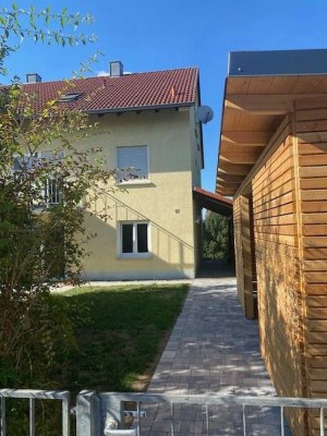 Freundliche 3,5-Zimmer-Dachgeschosswohnung mit Einbauküche in Bischberg