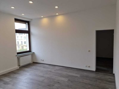 Schöner Altbau mit 2,5 Zimmern und neuem Bad