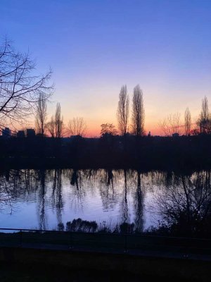 Bürgel, direkte Mainlage! Teilrenovierte Altbauwohnung direkt am Main.