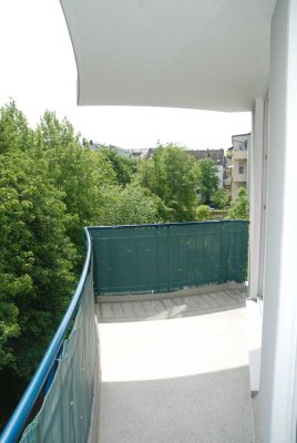 helle Wohnung auf Kaßberg mit Balkon, Einbauküche, Fahrstuhl und Tiefgarage