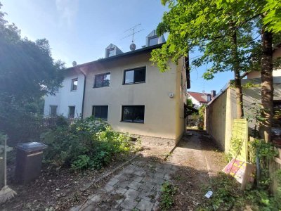 Kernsanierte Doppelhaushälfte mit großen Garten