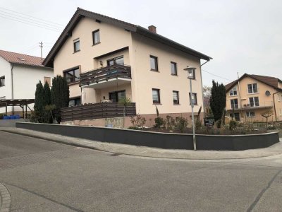 4 Zimmerwohnung, Küche, Tageslichtbad/WC (Badewanne und Dusche) in freistehendem 2 Familienhaus