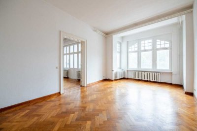 Sofort bezugsfrei: 4-Zimmer-Gründerzeit-Wohnung mit Balkon - fußläufig zum Volkspark FHain!
