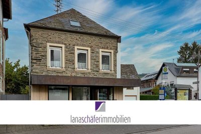 Mülheim: Zwei Häuser mit Garten und Parkplätzen zu einem Kaufpreis