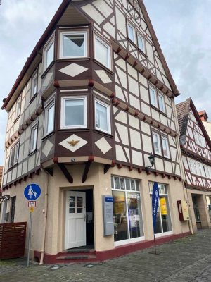 LAUTERBACH: Stilvolle 2 ZKB Wohnung direkt in der Innenstadt mit EBK