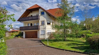 Exklusives Ein-bis Zweifamilienhaus mit traumhafter Fernsicht auf den Hohen Meißner