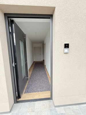 Attraktive, vermietete 2-Zimmer-Erdgeschosswohnung mit Balkon & Stellplatz in Bad Neustadt