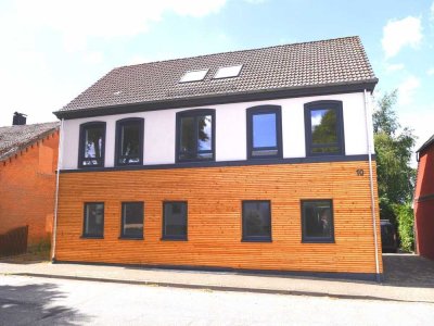 Exklusive, vollst. renovierte 2-Zimmer-Dachgeschosswohnung mit geh. Innenausstattung in Hohenwestedt
