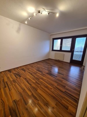 Helle 2-Zimmer Wohnung mit Balkon und Einbauküche