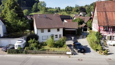 � Charmantes Einfamilienhaus mit Nebengebäuden im Herzen von Tettnang-Laimnau (Provisionsfrei)