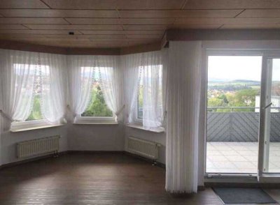 Exklusive 4,5-Raum-Wohnung mit Einbaukamin, Balkon und EBK in Göppingen
