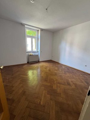 Charmante 2-Zimmer-Altbauwohnung mit Parkett in zentraler Lage von Rastatt