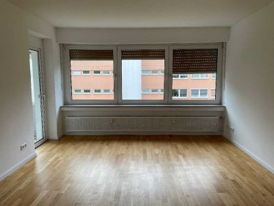 Frisch gestrichene 4-Zimmer-Wohnung in ruhiger Lage
