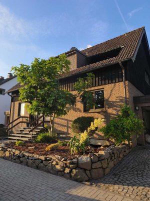Charmante 2,5-Zimmer-Wohnung mit Loggia und zusätzlichem Spitzboden