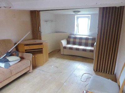 Kleine Doppelhaushälfte mit großer Scheune