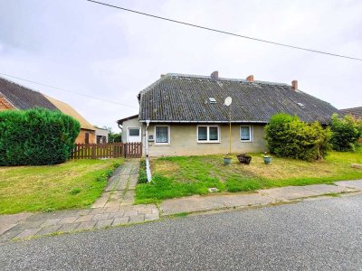 modernisierungsbedürftiges Zweifamilienhaus auf weitläufigem Grundstück im Tollensetal