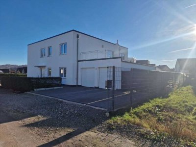 Moderne Erdgeschosswohnung mit 5 Zimmern, Wintergarten, Garage und Fußbodenheizung in Borgholzhausen