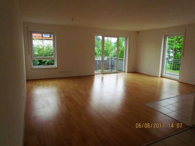 Sehr schöne 3 Zimmer Wohnung im 1.OG in Isen mit Einbauküche in einem gepflegtem Mehrfamilienhaus
