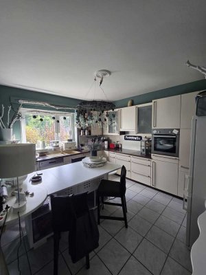 Haus mit eigenem PV Strom und Wallbox und neuer Wärmepumpen. Traumhafter Garten inkl.