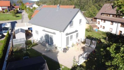 Eingebettet in idyllisch ruhiger Lage ** Gepflegtes Wohnhaus mit vielen Extras ** Energetisch und we