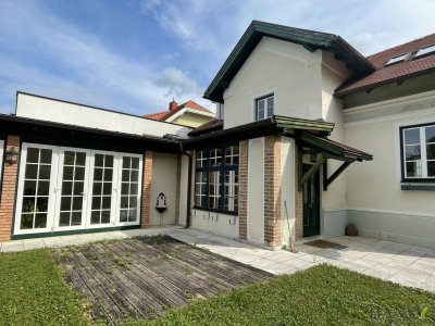 Traumhaftes Herrenhaus in Sooß: Modern, geräumig und mit traumhaftem rund 6000m² Garten!