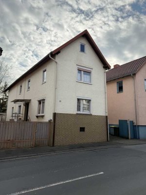 In zentraler Lage von Nidderau-Ostheim: gepflegtes Einfamilienhaus mit Hof und Garage