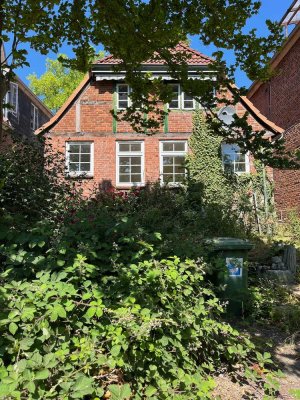 .DENKMALHAUS IM ZENTRUM VON LÜTJENBURG....110 QM WOHNFLÄCHE==618 QM GRUNDSTÜCK=MOD. BEDÜRFTIG