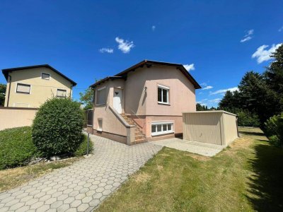 Einfamilienhaus mit 2 Wohneinheiten und viel Potential in absoluter TOP Ruhe-Lage