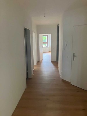 Großzügige 3-Zimmer Wohnung mit neuen Bodenbelägen zu vermieten
