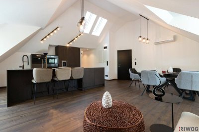 Luxus-Dachgeschoss 133,81 m² mit Terrasse, Designer-Inselküche &amp; Spa-Bad – Weinbergblick + Poolnutzung - Voll möbliert