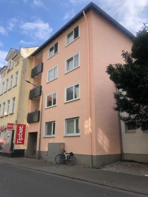 Zentraler gehts nicht! Schöne und gut geschnittene 3 Zimmer-Wohnung mit Balkon, Asterweg 2, Gießen