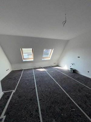 Sanierte 2-Zimmer Dachgeschosswohnung zeitnah zu vermieten
