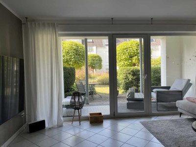 Neuwertige Terrassenwohnung mit zwei Zimmern sowie Balkon und Einbauküche in Frechen