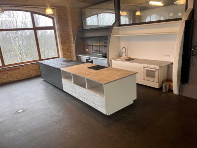 Berlin-Wilhelmsruh: Stilvolles Loft mit großzügigen Räumen und vielseitigen Gestaltungsmöglichkeiten